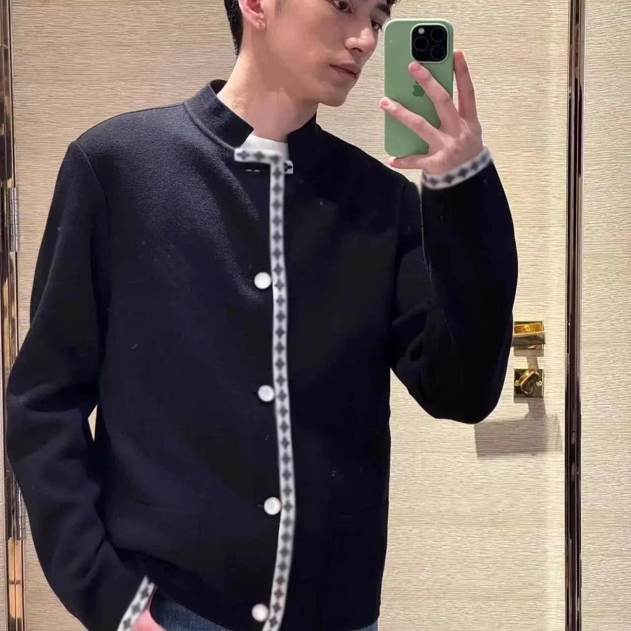Louis Vuitton/Louis Vuitton white edge knitted college style cardigan jacket